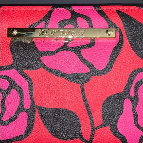 NWT. Betsey Johnson graphic red roses wallet - Picture 3 of 9
